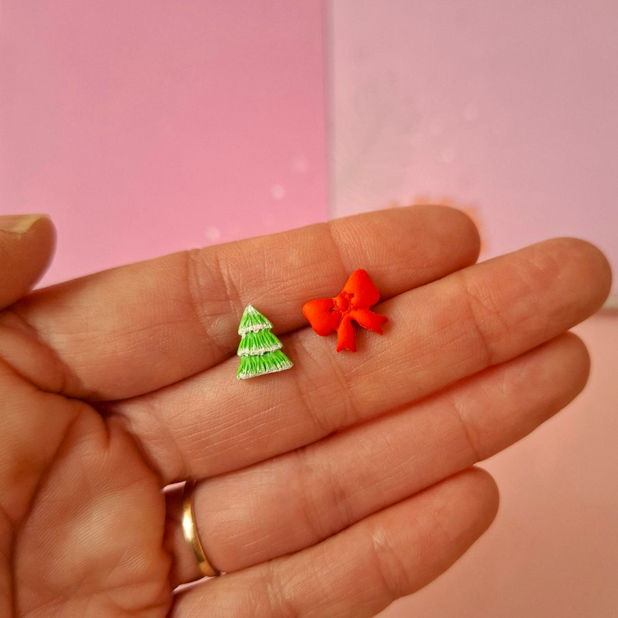 Aretes mini arbolito y moño