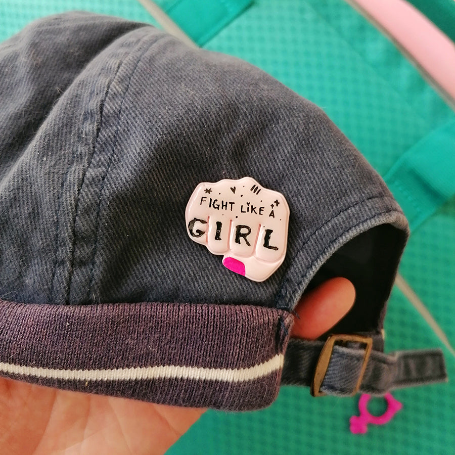 Pin Fight like a girl puño