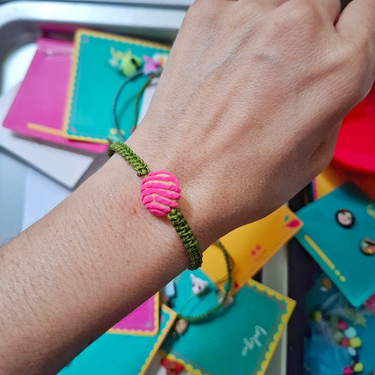 Pulsera tejida conchita de fresa