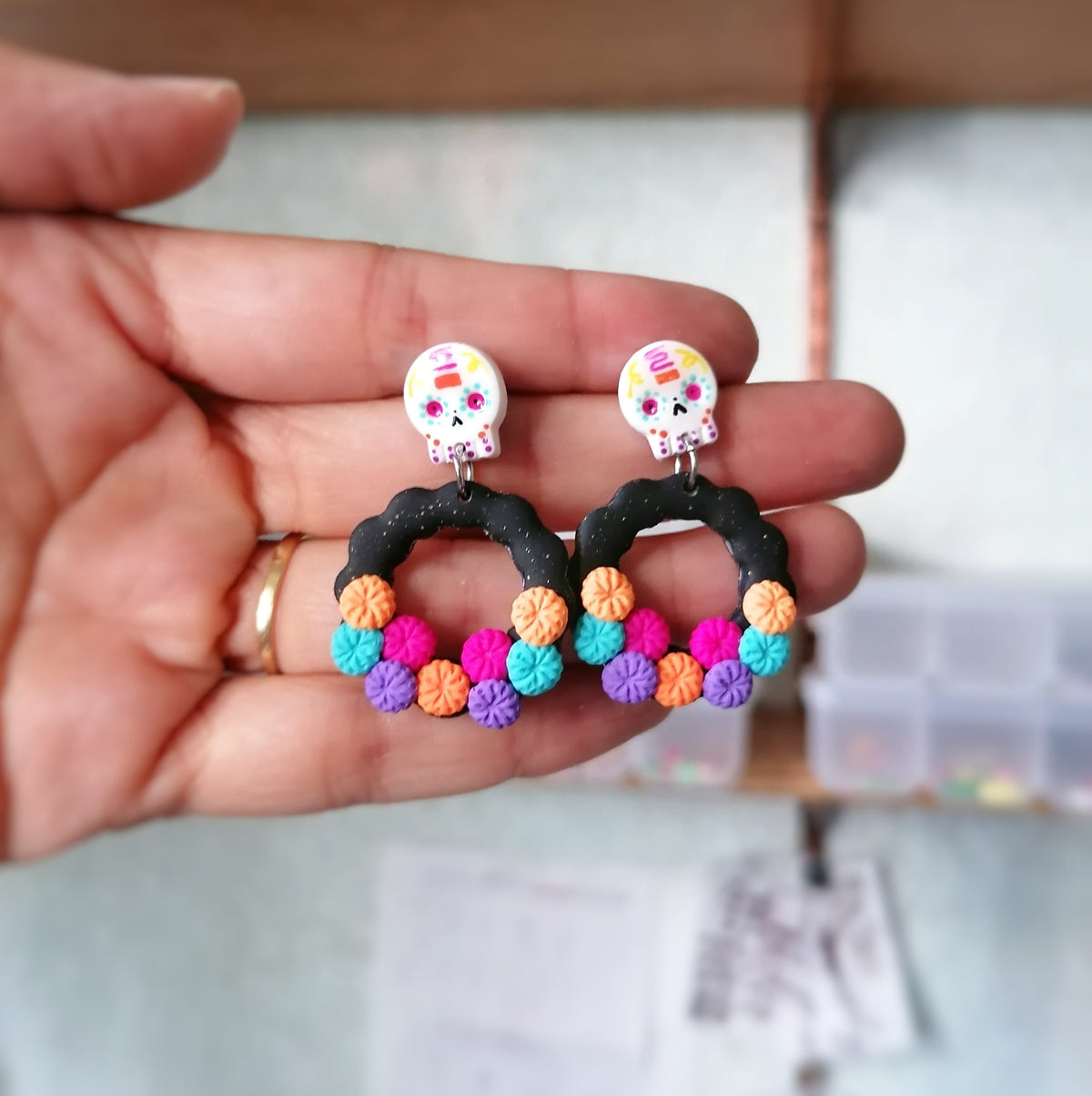 Aretes coronita de muertos